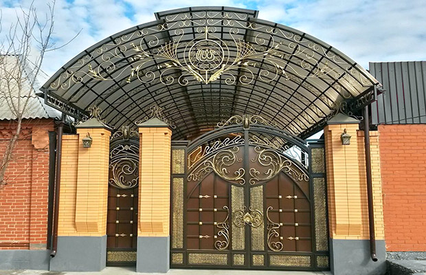 Купить или заказать ворота для дома с навесом - стильные и надежные решения для вашего участка в Красноуфимске от 41996 руб | ВоротМастер-Крф